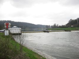 Vltava 3-pod jezem v Roztokách(Klecánkách) 12.4.10 (5).jpg